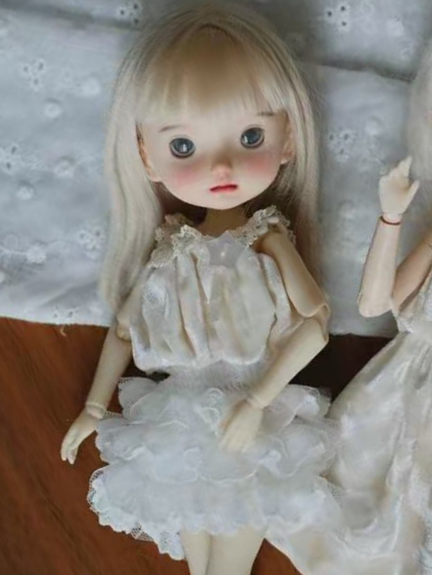 Dreamy Tiered Lace Blythe Outfit On Doll Display | ToastDoll