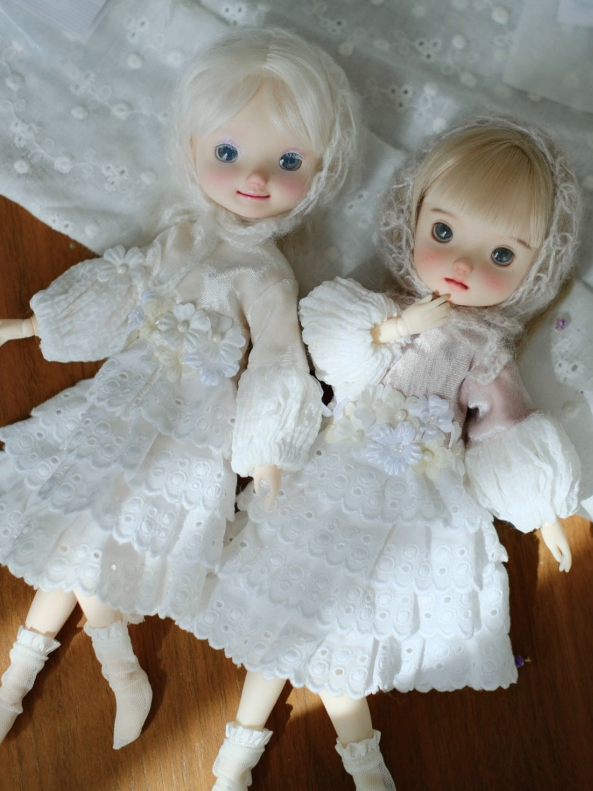 Cream Tired Blythe Dress Set On Doll Display | ToastDoll
