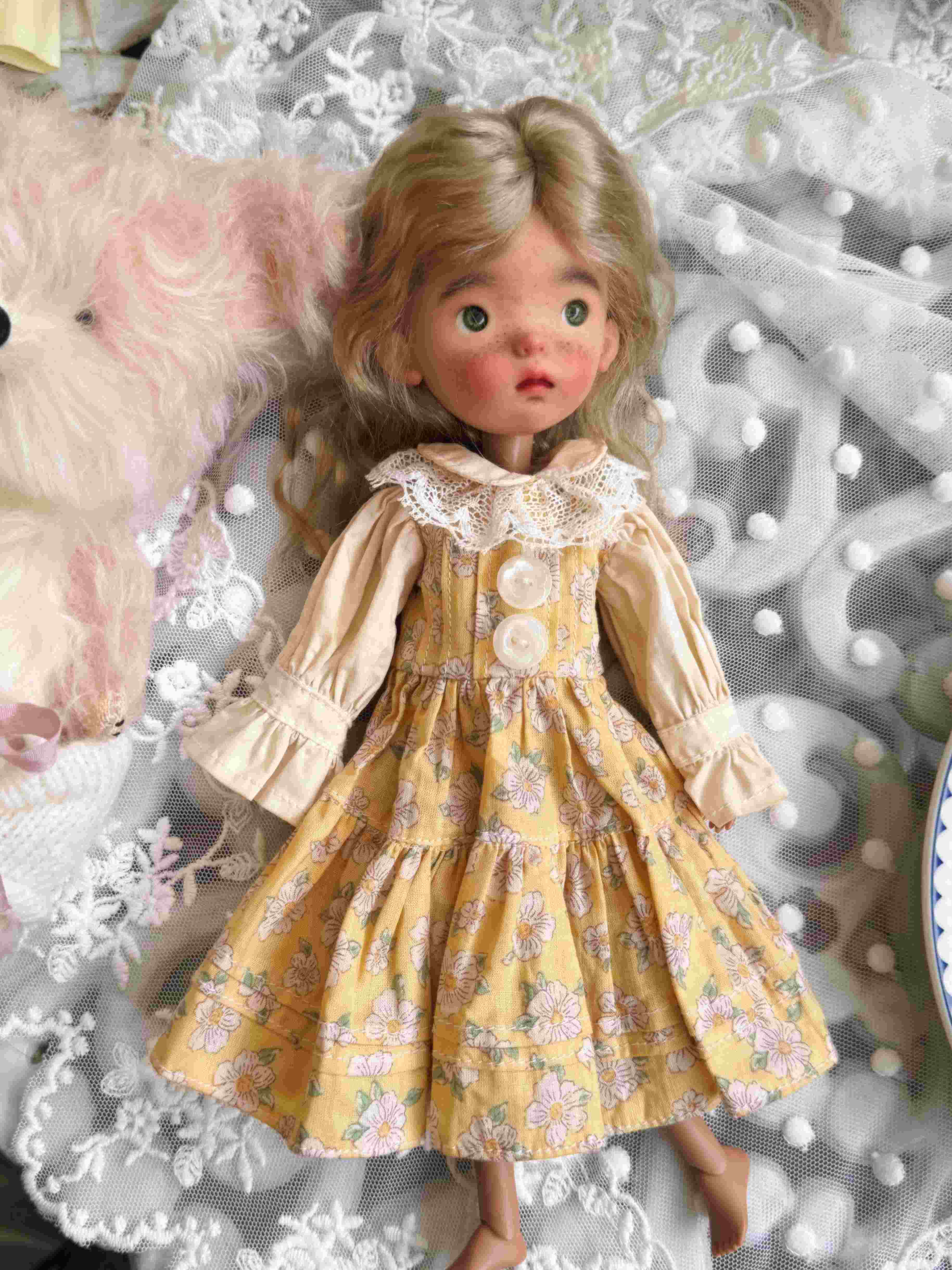 Vintage Floral Blythe 1/6 BJD Yellow Dress Close-up | ToastDoll