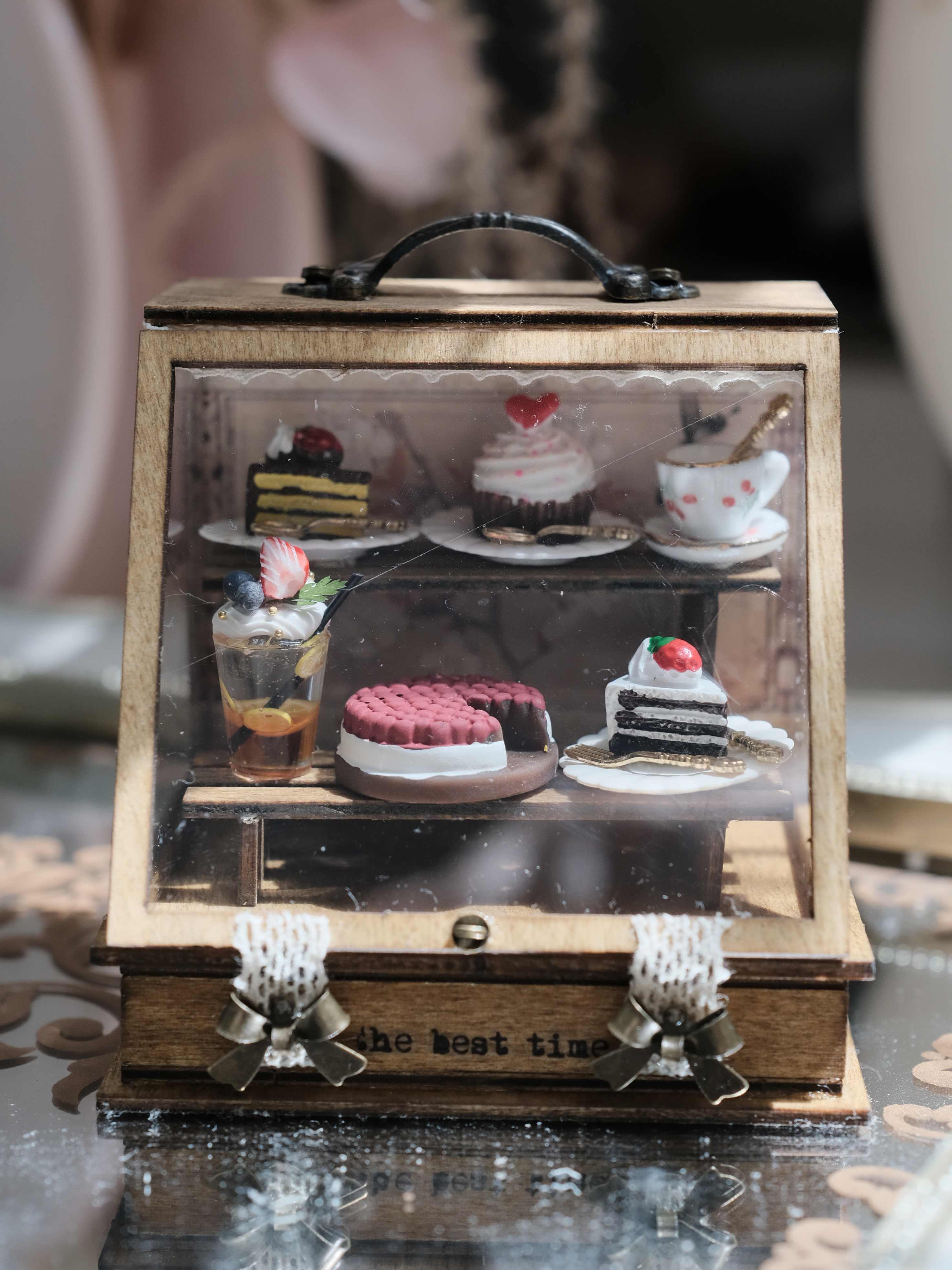 1/6 1/12 Scale Miniature Dollhouse Cake Display Cabinet