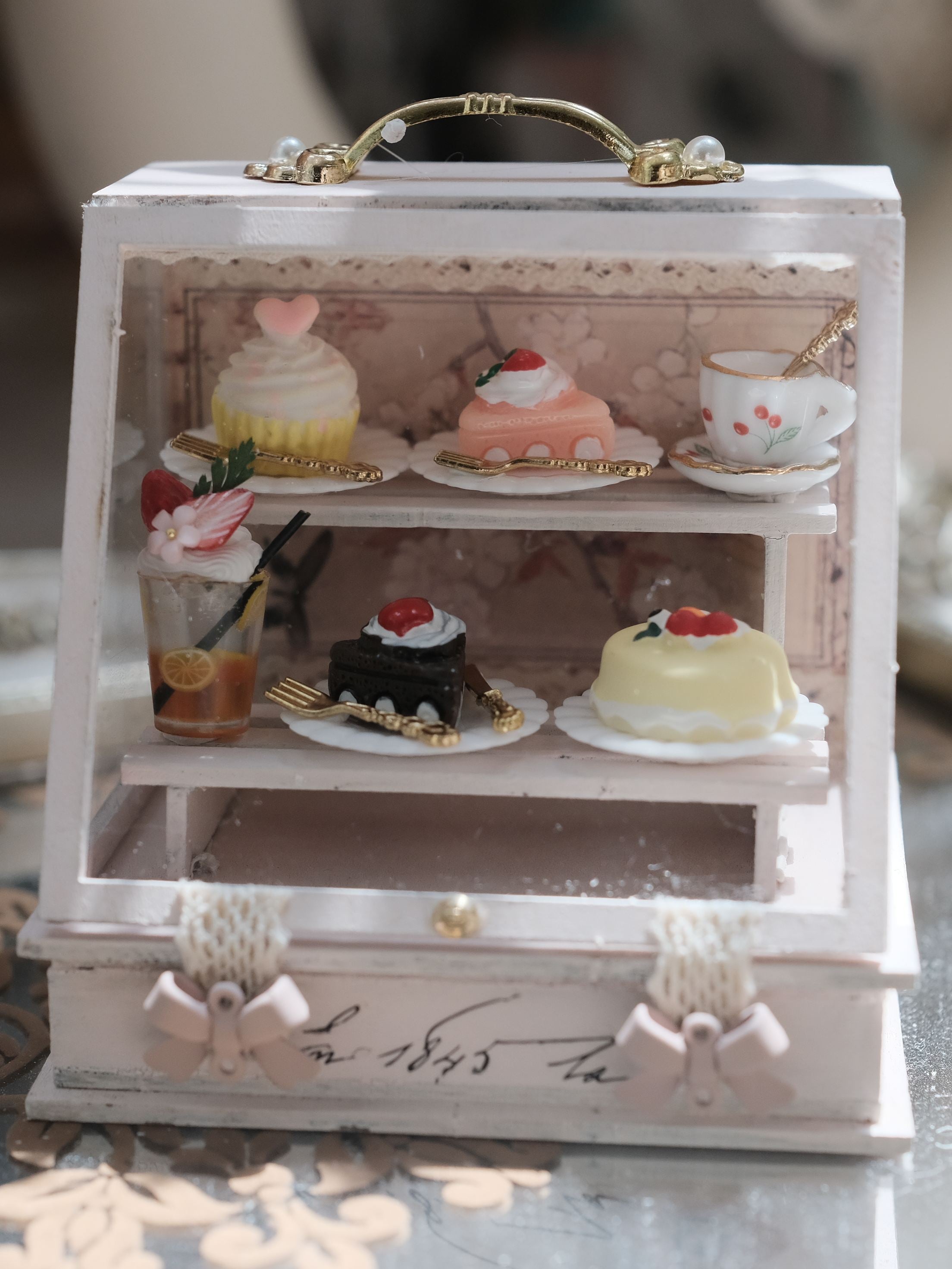 1/6 1/12 Scale Miniature Dollhouse Cake Display Cabinet