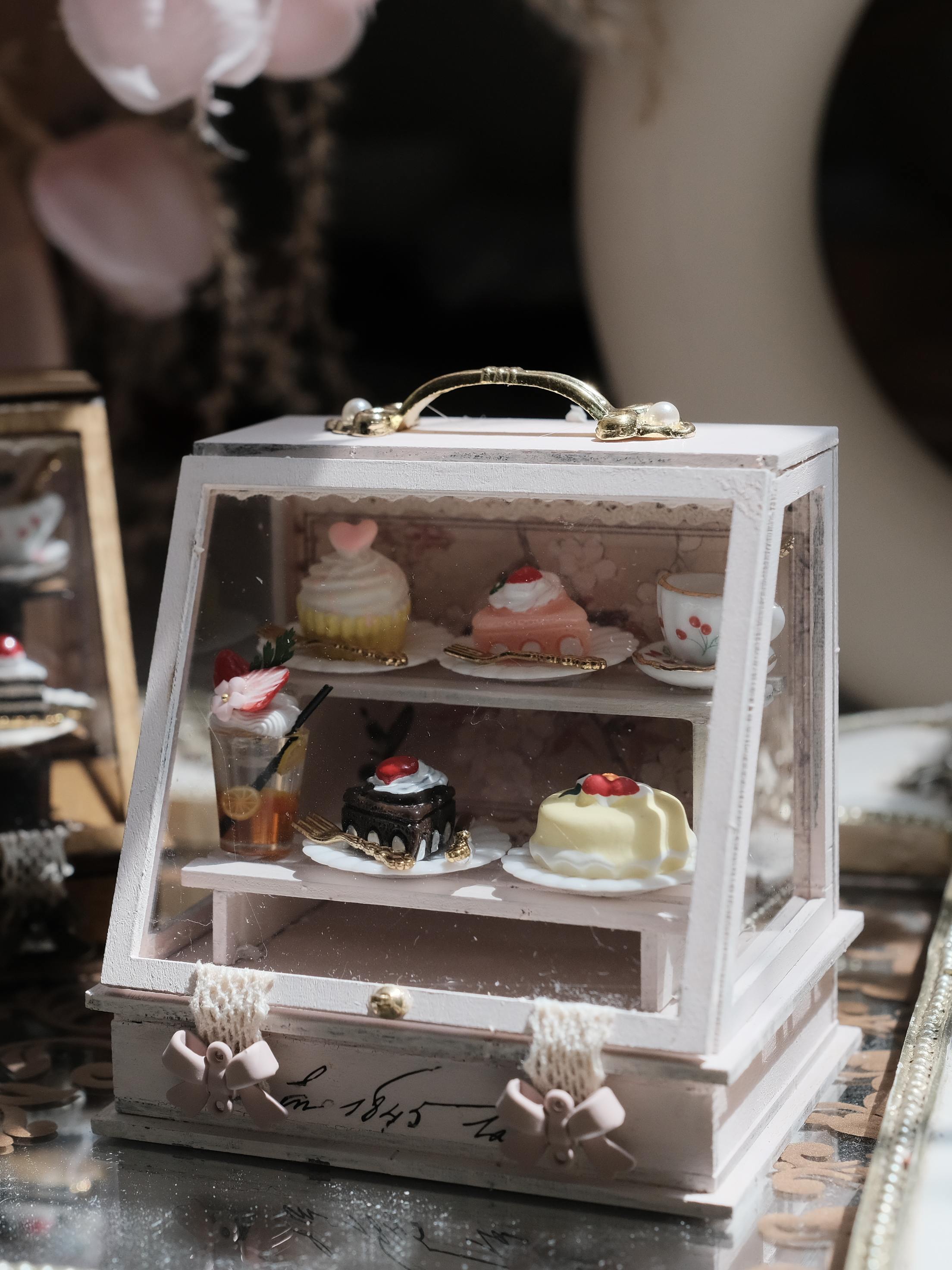 1/6 1/12 Scale Miniature Dollhouse Cake Display Cabinet
