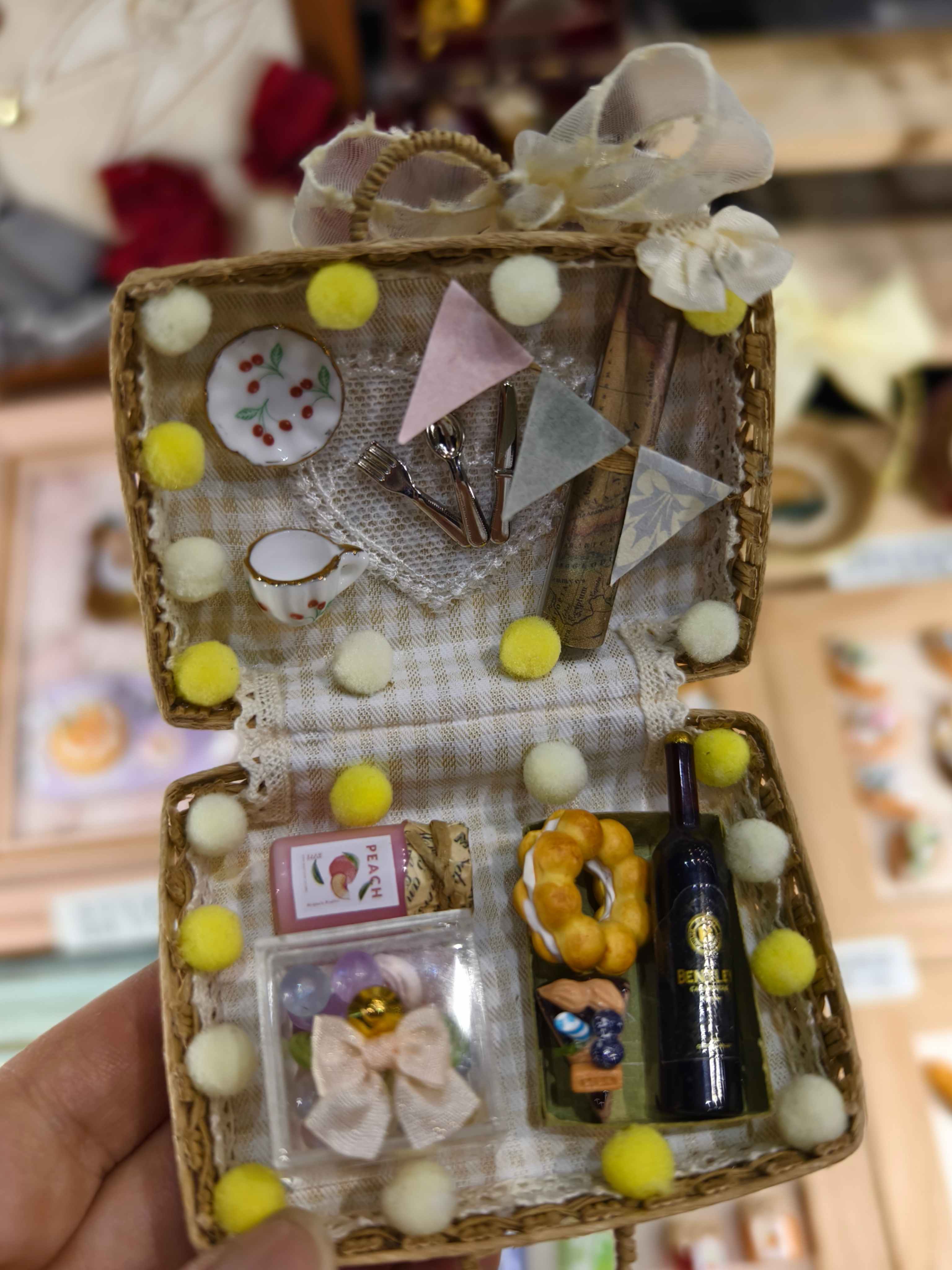 1/6 1/12 Scale Miniature Dollhouse Woven Carry Case