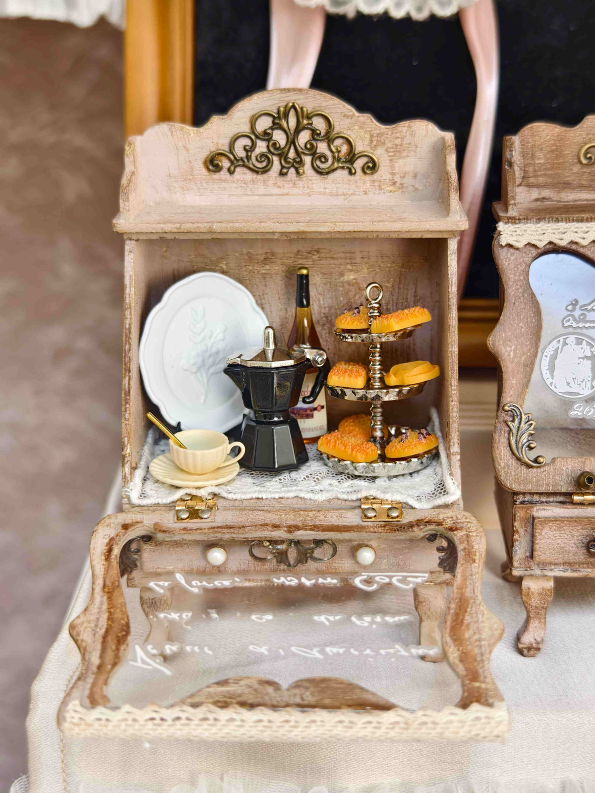 1/6 1/12 Scale Miniature Dollhouse Coffee Display Cabinet with Glass Door