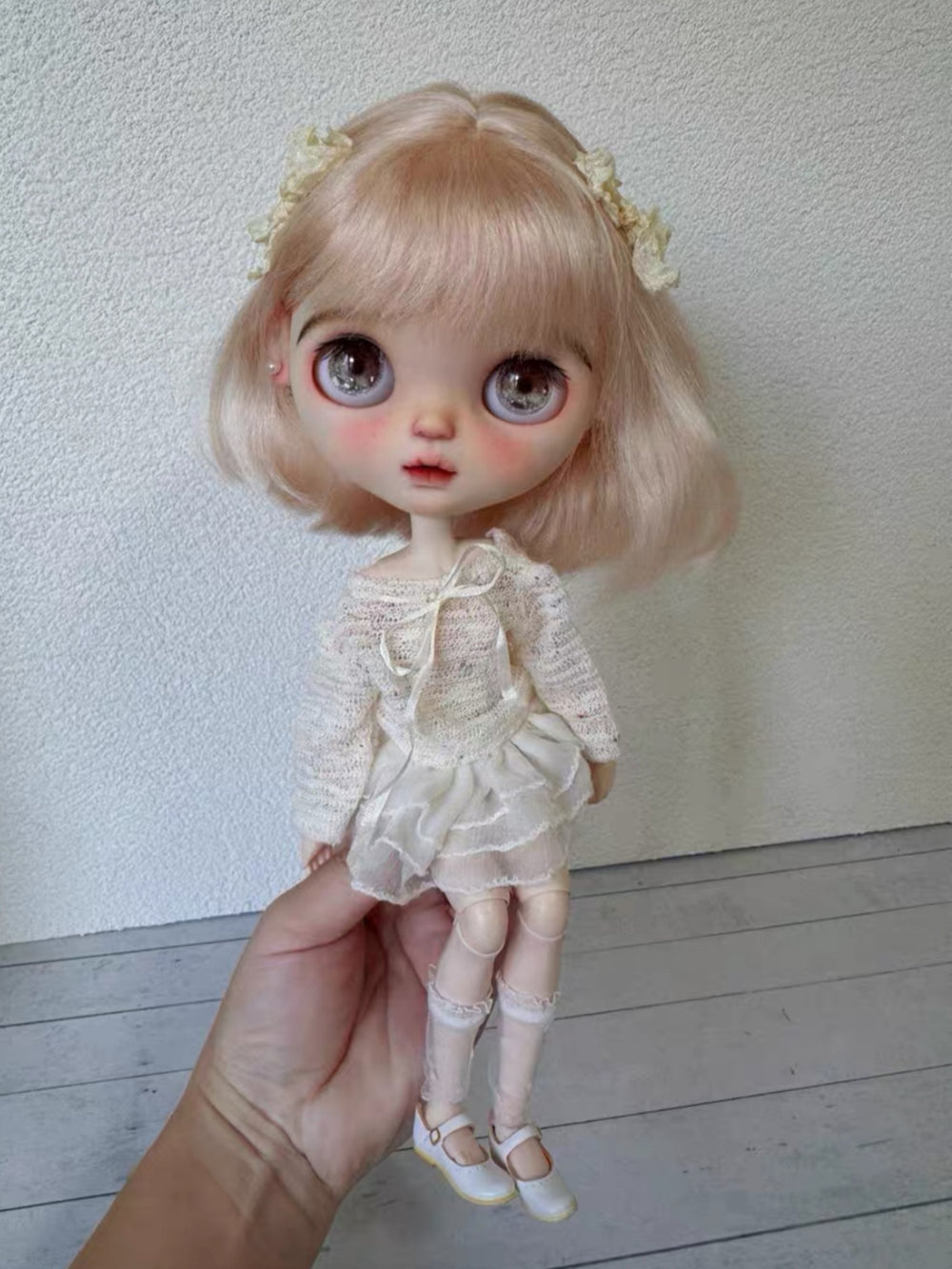 Sheer Knit Silk Blythe Outfit On Doll Display | ToastDoll