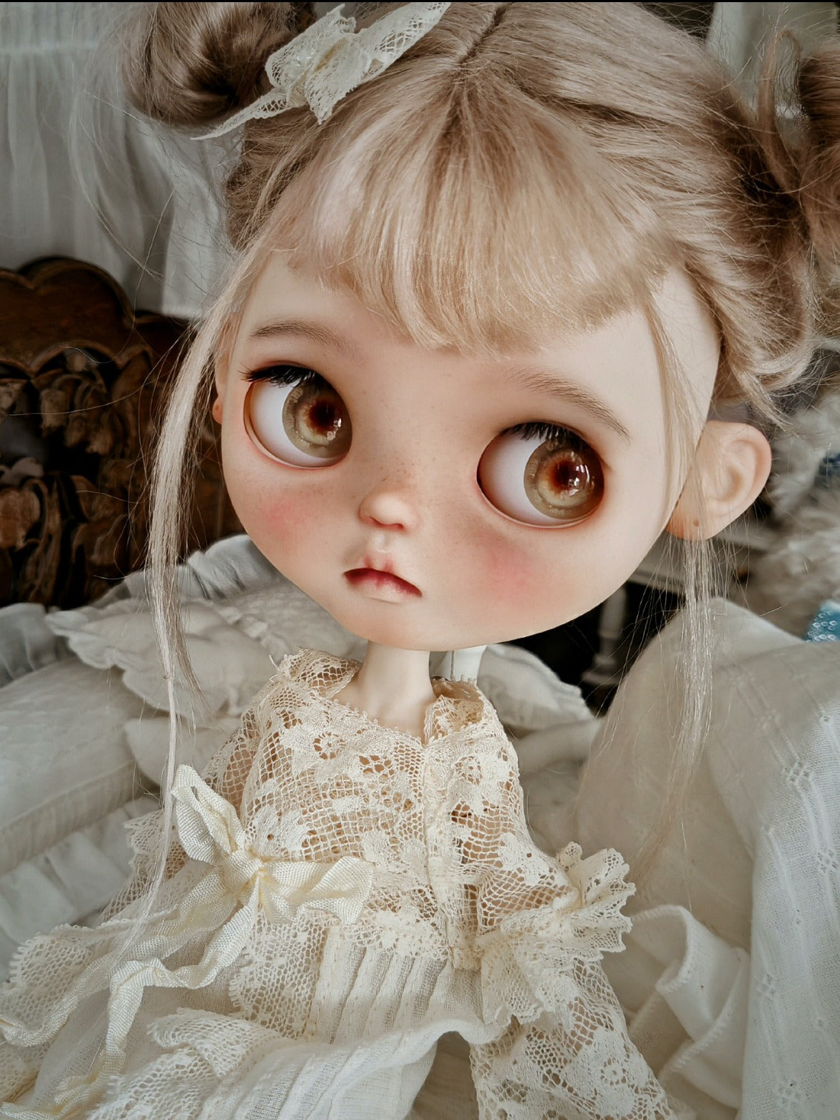 Elegant Silk Lace Blythe BJD Dress Set Close-up | ToastDoll
