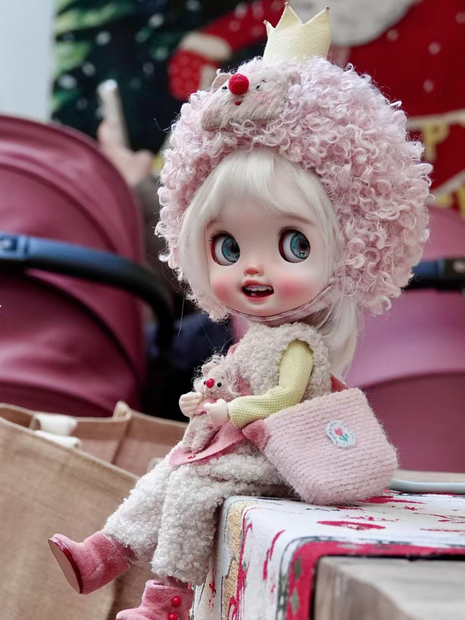 Cute Lion Costume Blythe Pink Outfit Sitting Pose | ToastDoll
