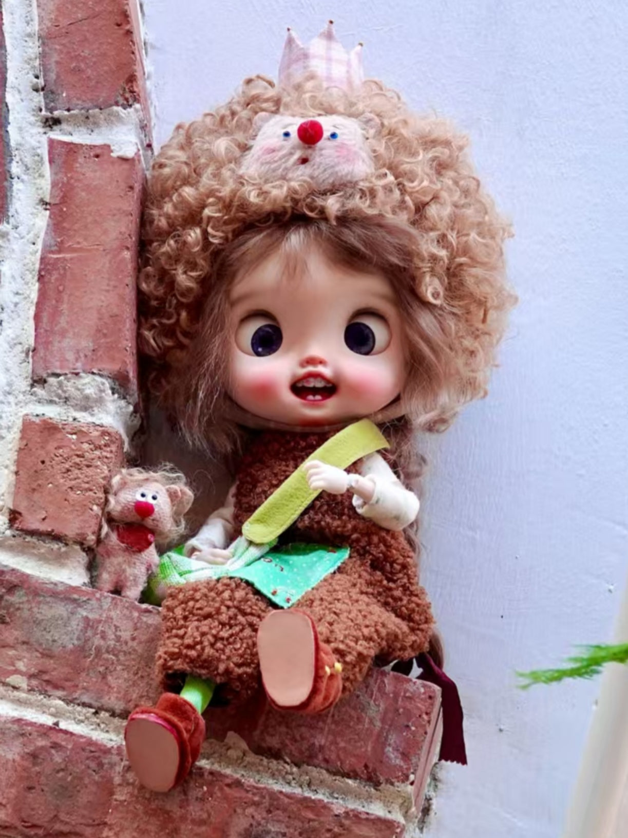 Cute Lion Costume Blythe Brown Outfit Sitting Pose | ToastDoll
