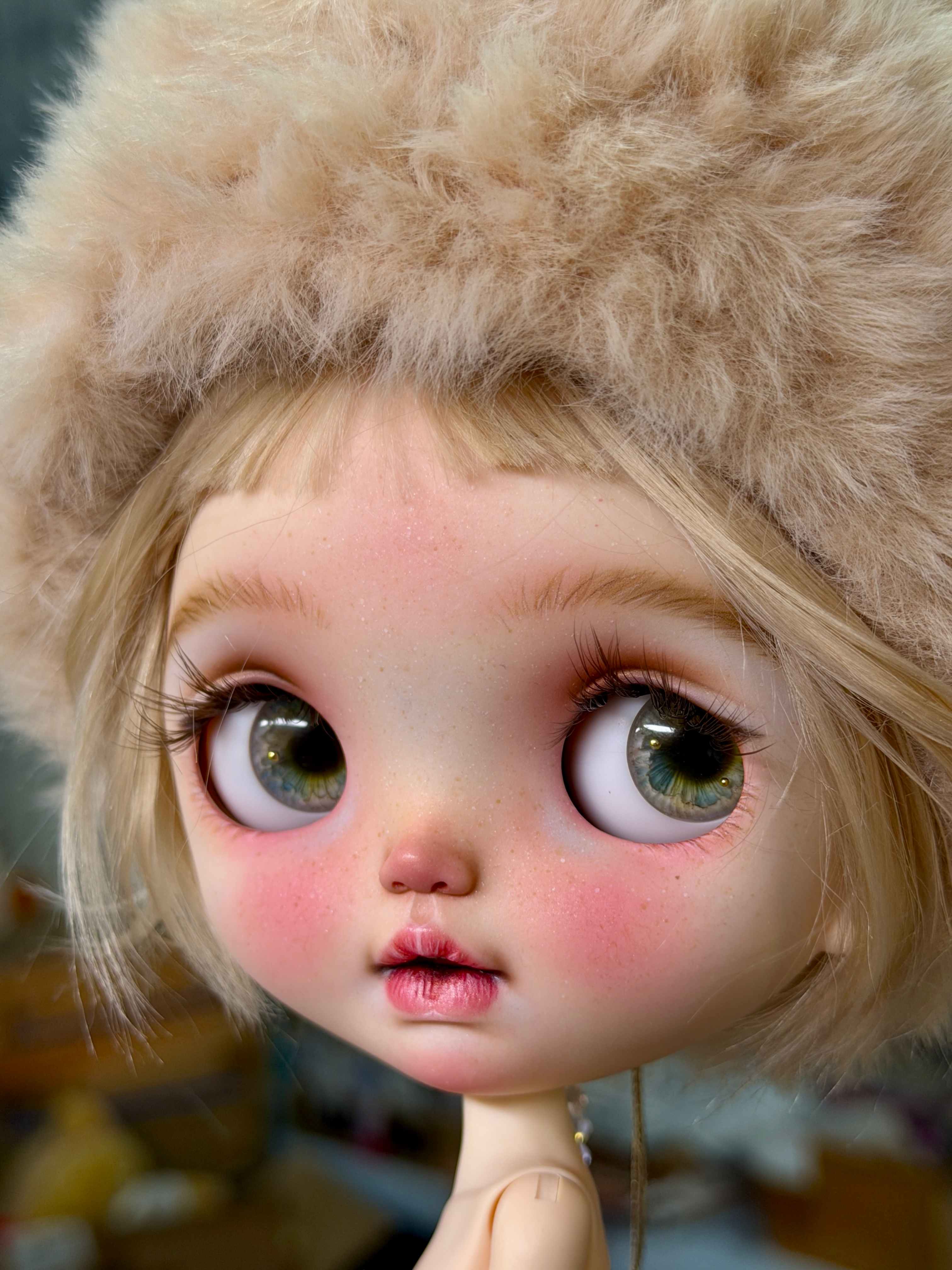Mabel Custom Blythe OOAK Close-up | ToastDoll