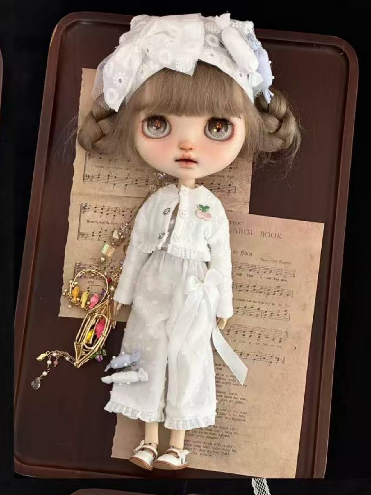 Cool Breeze Casual Blythe Outfit Close-up | ToastDoll