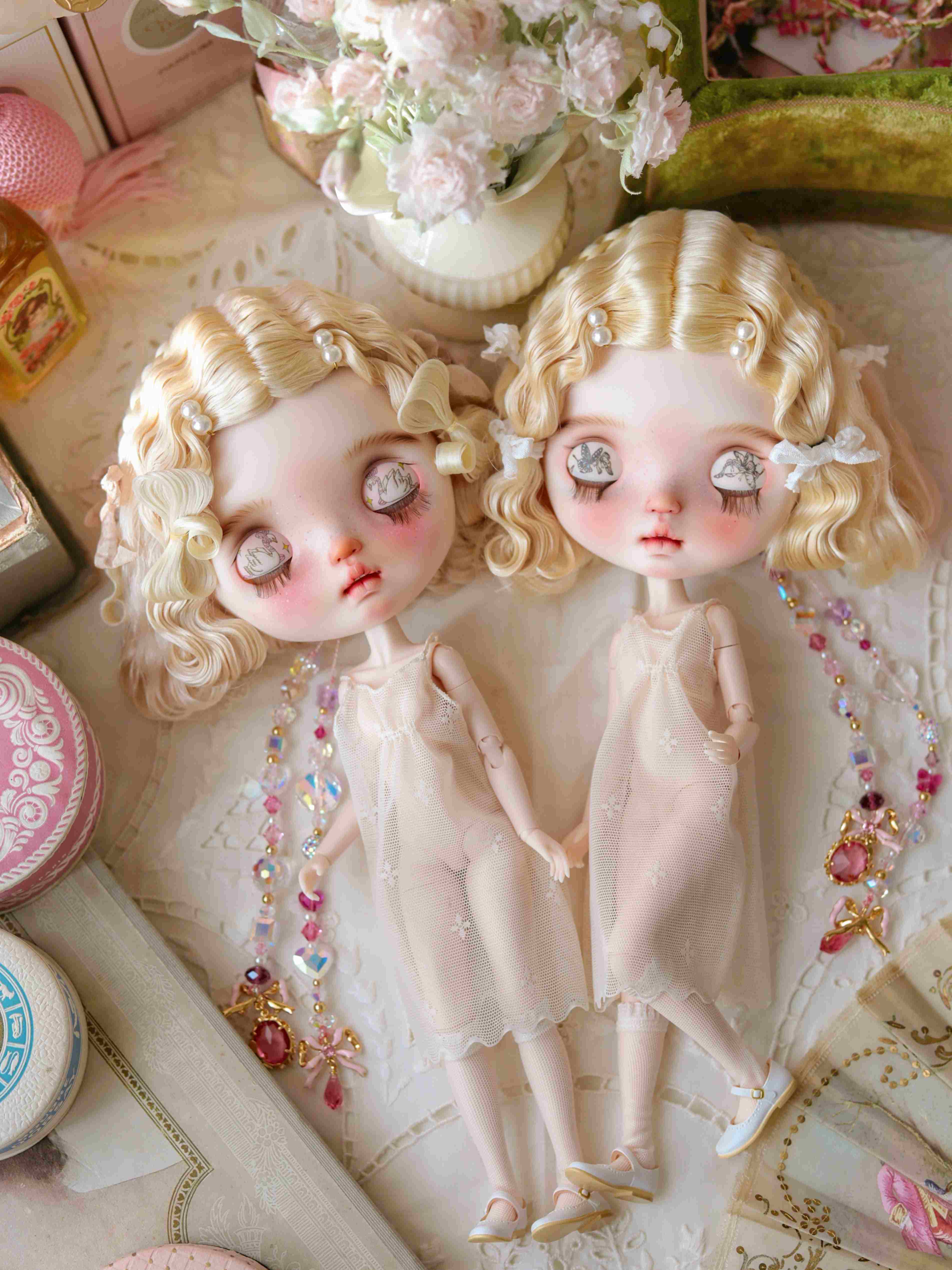 Destiny Twins Custom Blythe OOAK Closed Eyes & Lying Down | ToastDoll