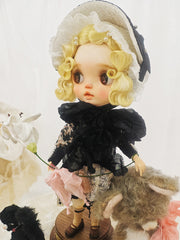 Ophelia Custom Blythe OOAK On Doll Display | ToastDoll